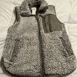 Abercrombie women’s cloud Sherpa vest
